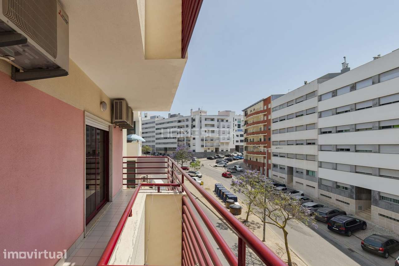 Apartamento T4 de 165m², 3º andar, com Garagem e Varandas na Nova Azed - Grande imagem: 5/26