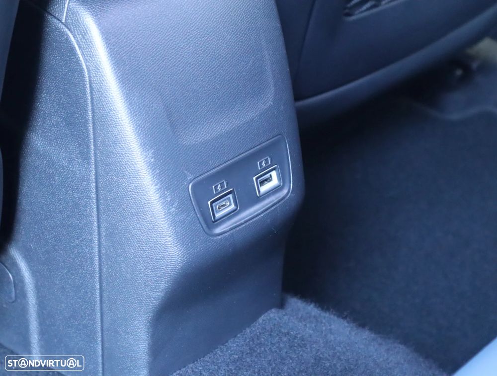 Peugeot e-208 GT - 43