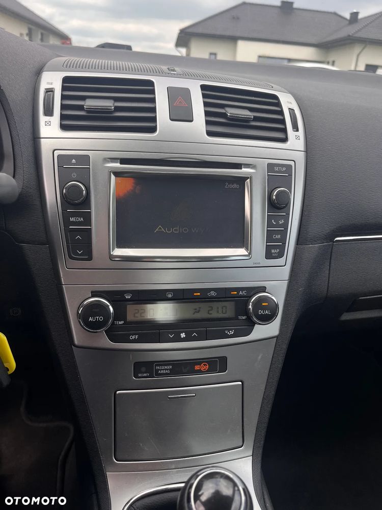 Toyota Avensis 1.6 Premium - 23