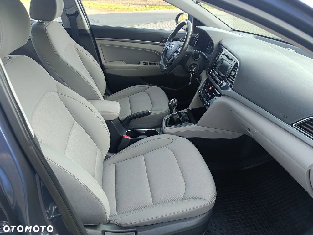 Hyundai Elantra - 19