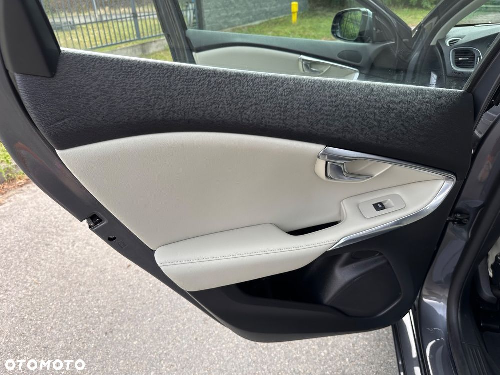 Volvo V40 D2 Summum - 22