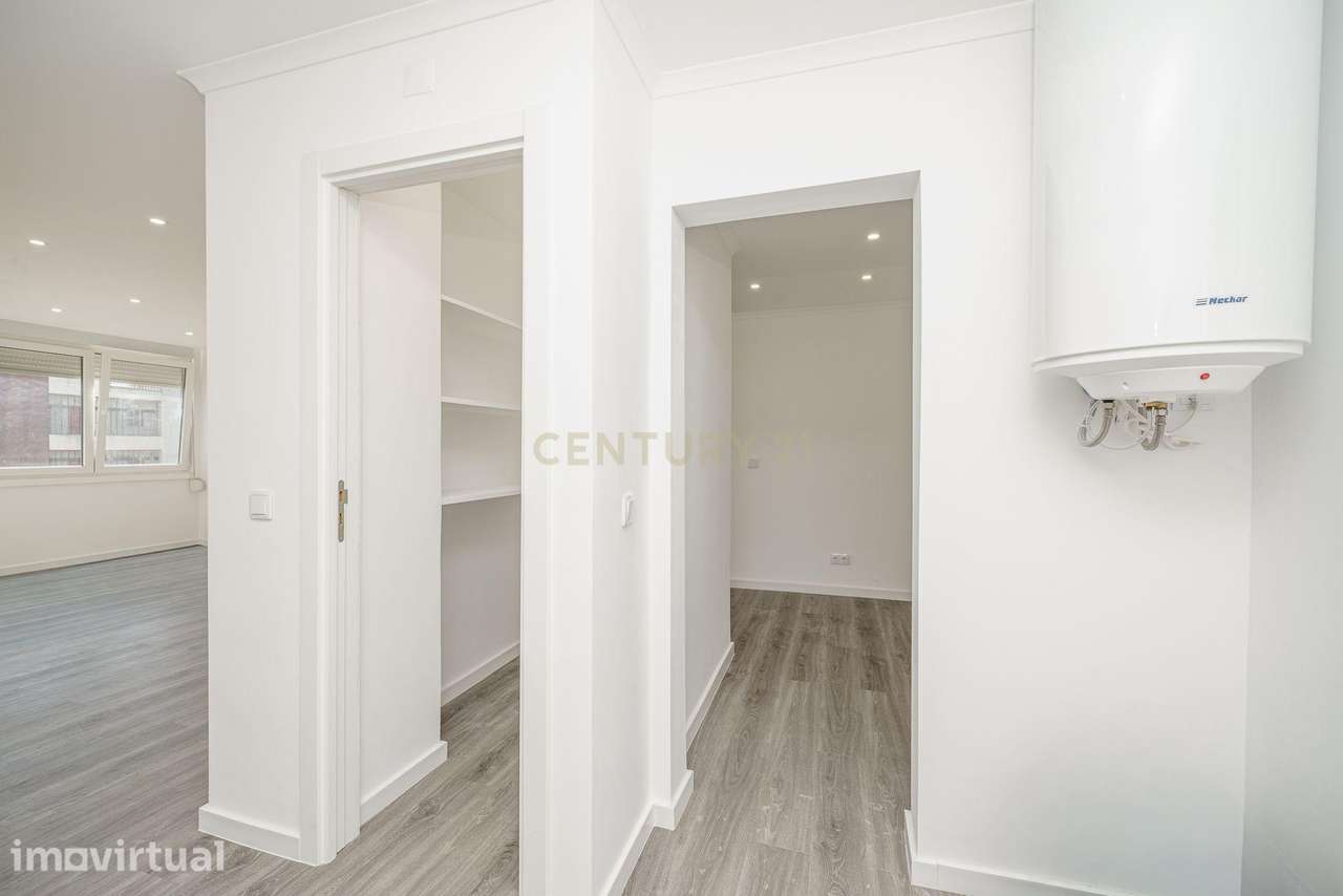 Maravilhoso T4 Totalmente Remodelado, em Queluz - Grande imagem: 5/34