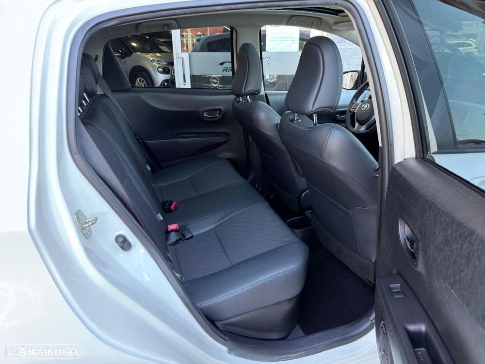 Toyota Yaris 1.5 HSD Comfort +P.Style+Navi - 16