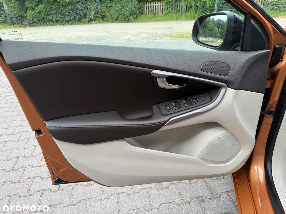 Volvo V40 T3 R Design - 15
