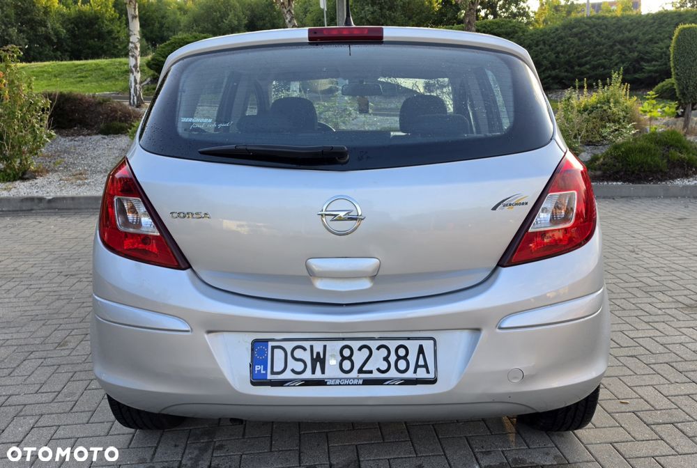Opel Corsa 2011 photo 2