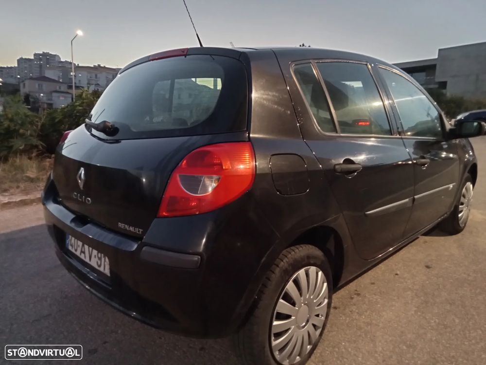 Renault Clio 1.2 16V Confort - 6