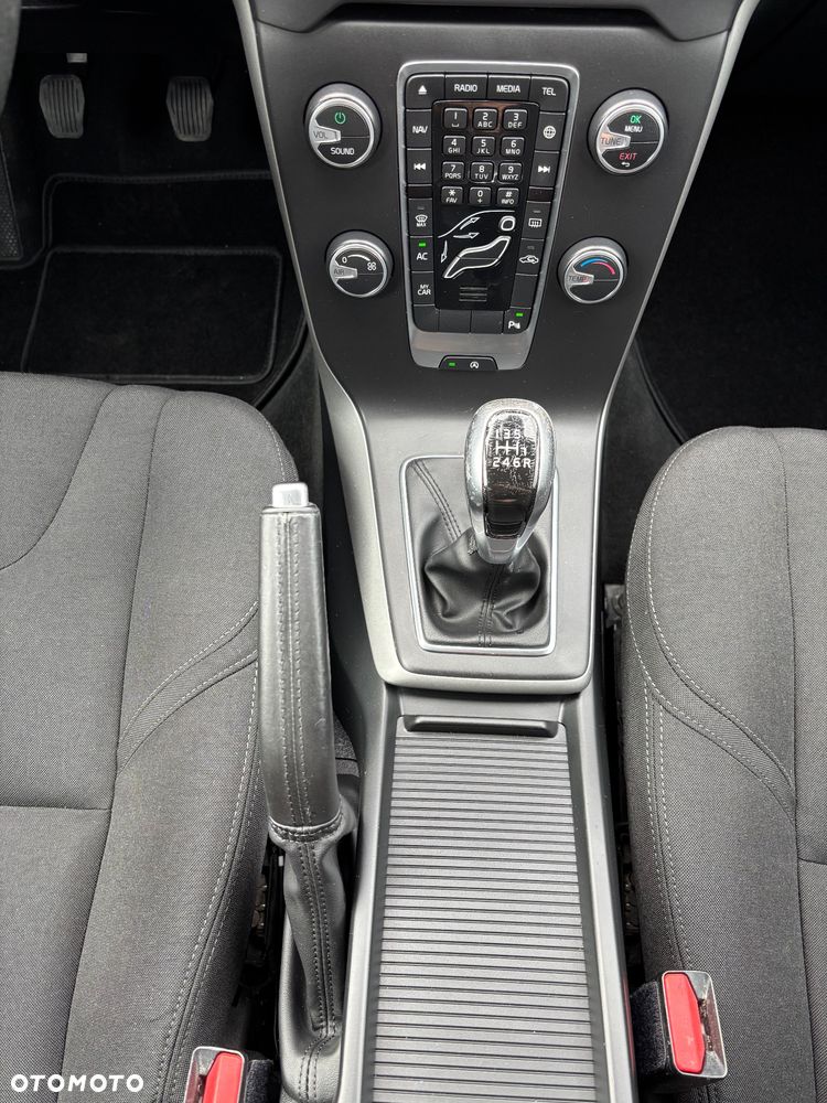 Volvo V40 D2 Momentum - 11