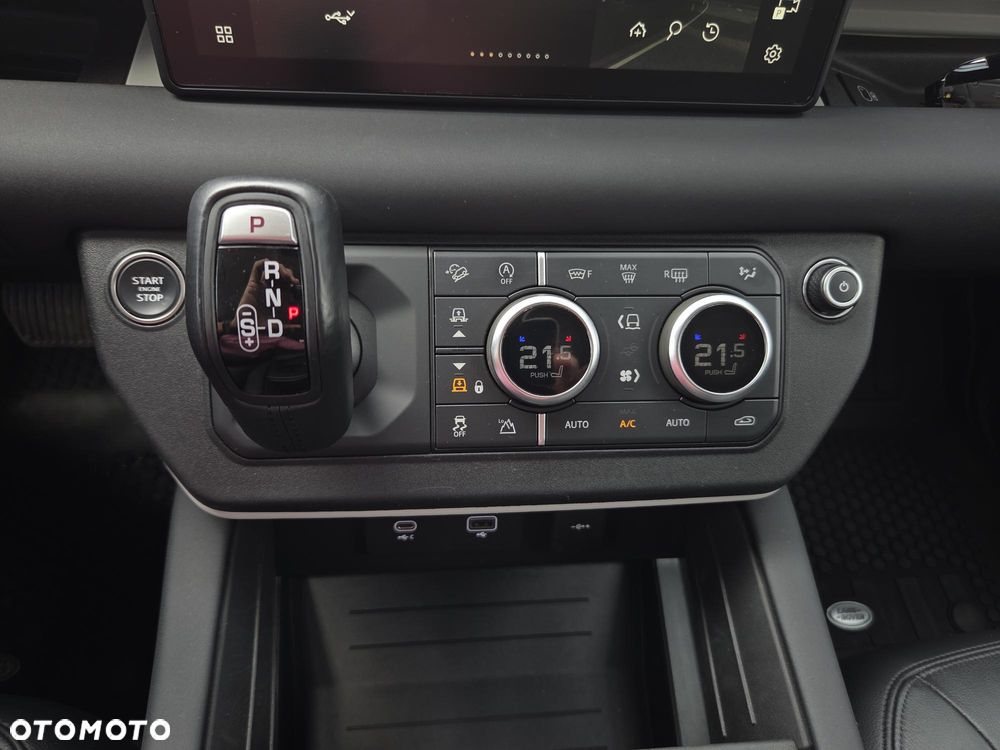 Land Rover Defender 3.0 D250 mHEV X-Dynamic HSE - 22