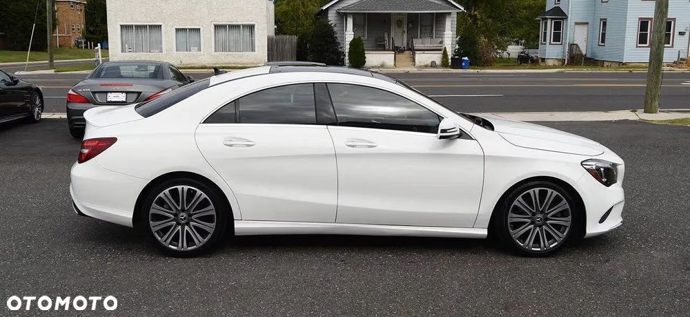 Mercedes-Benz CLA 250 4Matic 7G-DCT - 5