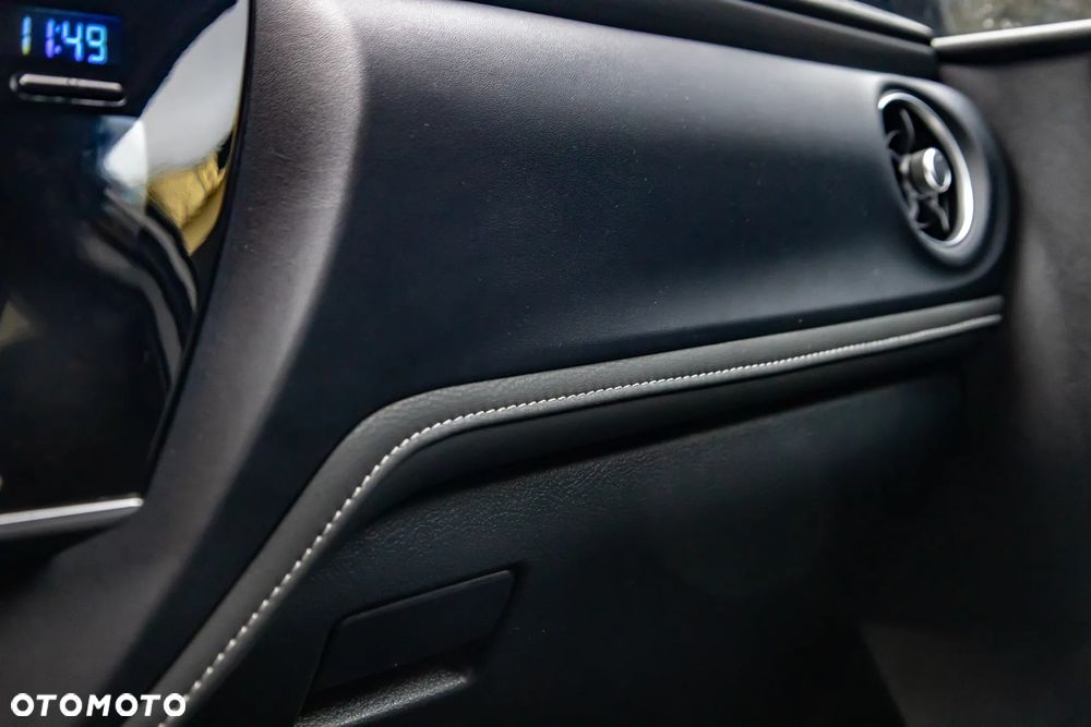 Toyota Auris Hybrid 135 Premium - 24