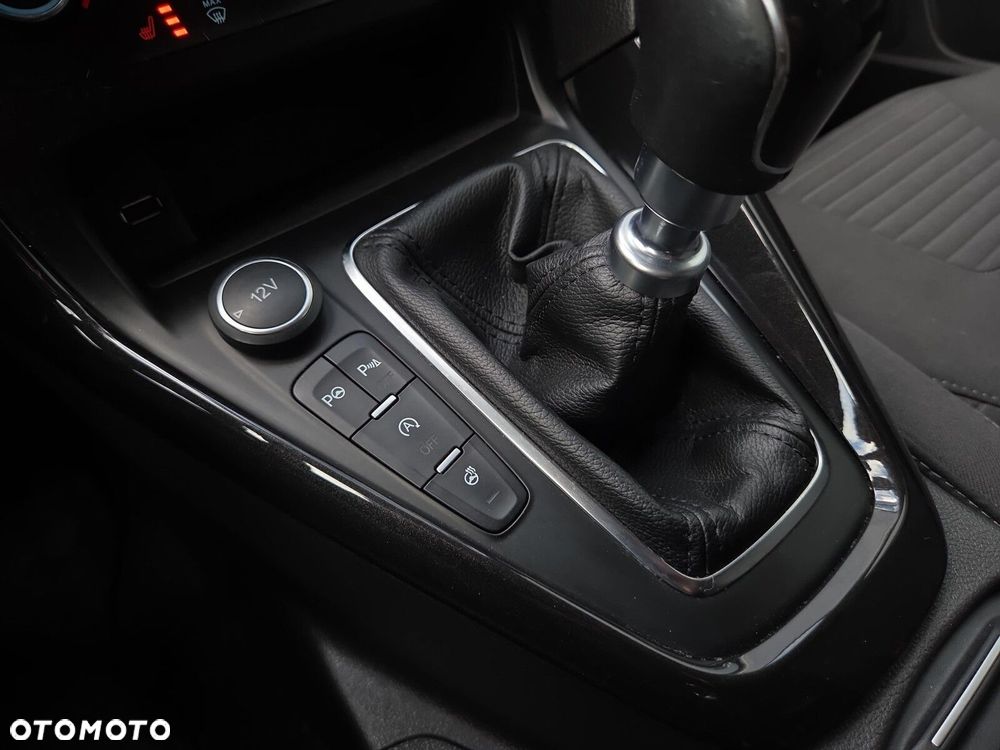 Ford Focus 1.5 EcoBoost Active - 14