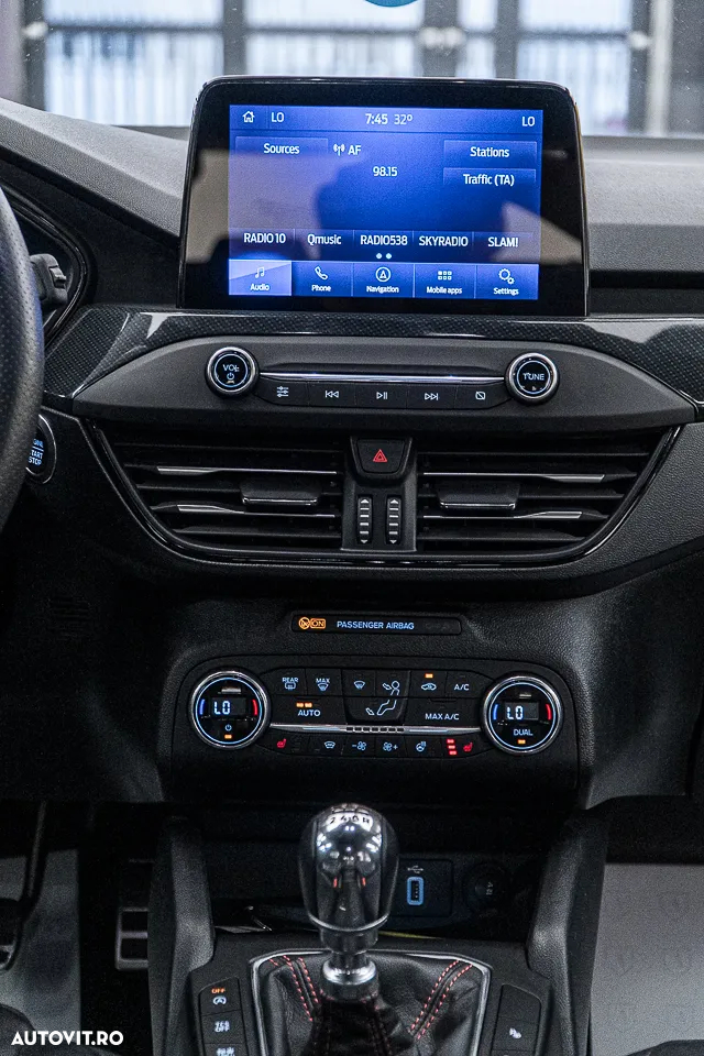 Ford Focus Turnier 1.0 EcoBoost Start-Stopp-System ST-LINE X - 4