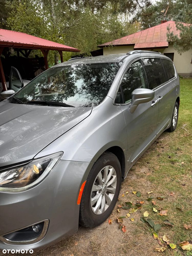 Chrysler Pacifica - 2