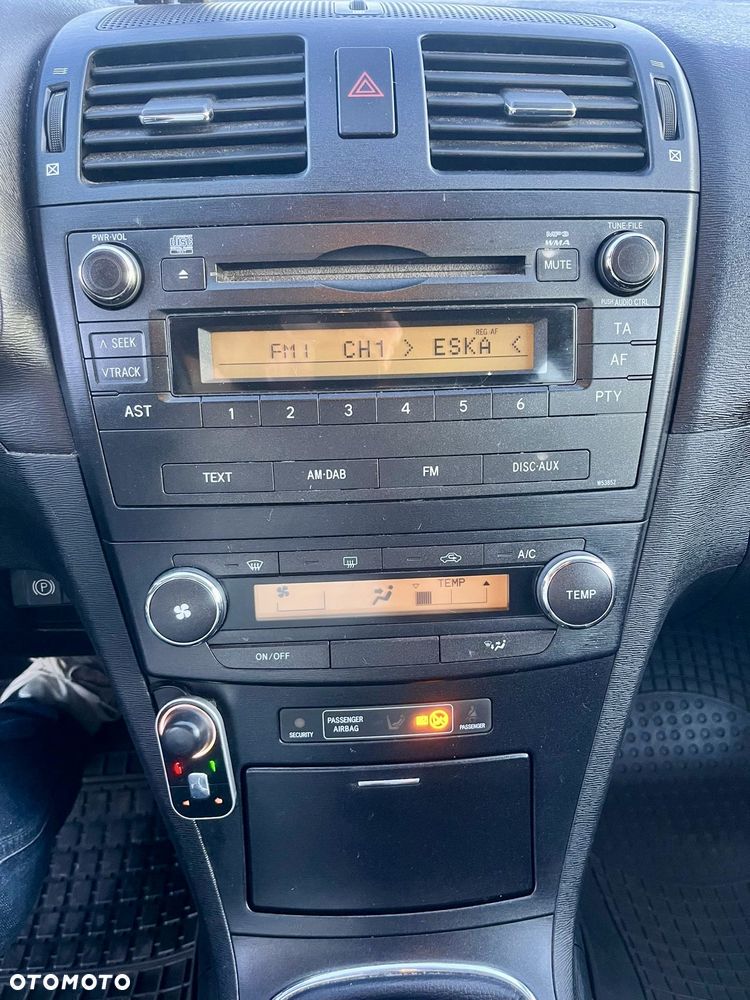 Toyota Avensis 1.8 Sol - 13