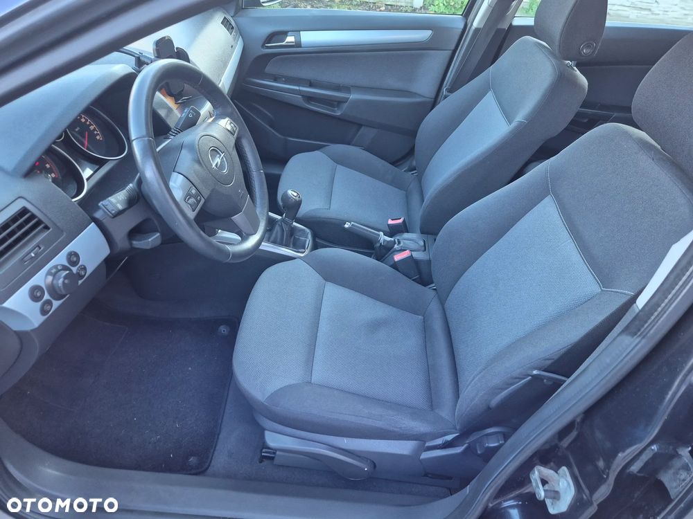 Opel Astra 1.6 Catch me - 26