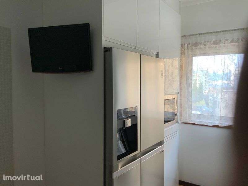 Apartamento T3 mobililado com garagem fechada para 2 viaturas. - Grande imagem: 5/12