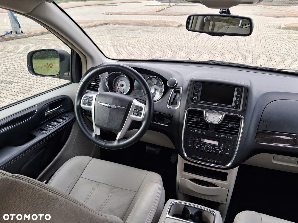 Chrysler Town & Country 3.6 Touring - 29