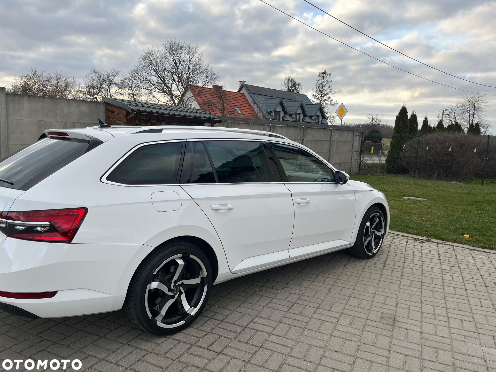 Skoda Superb 2.0 TDI DSG Active - 4