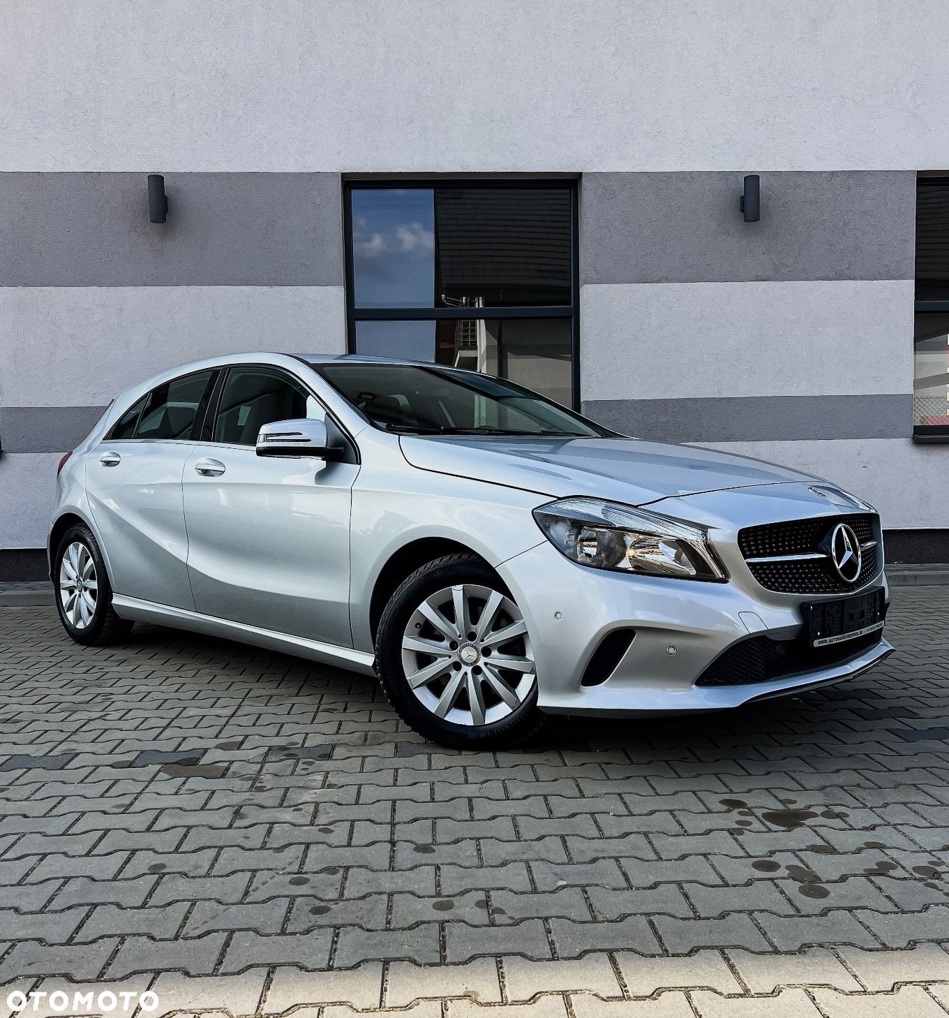Mercedes-Benz Klasa A 180 7G-DCT - 3