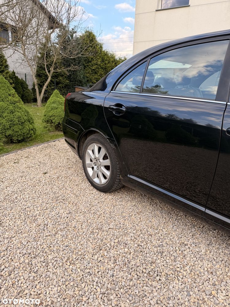 Toyota Avensis - 2