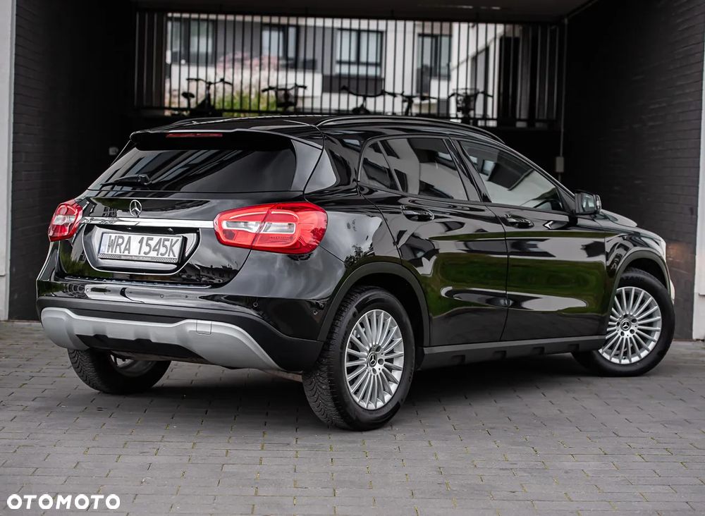 Mercedes-Benz GLA 180 - 13