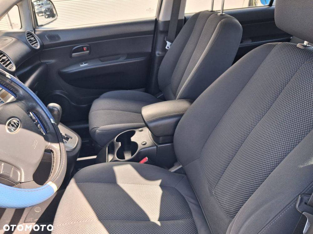 Kia Carens - 10