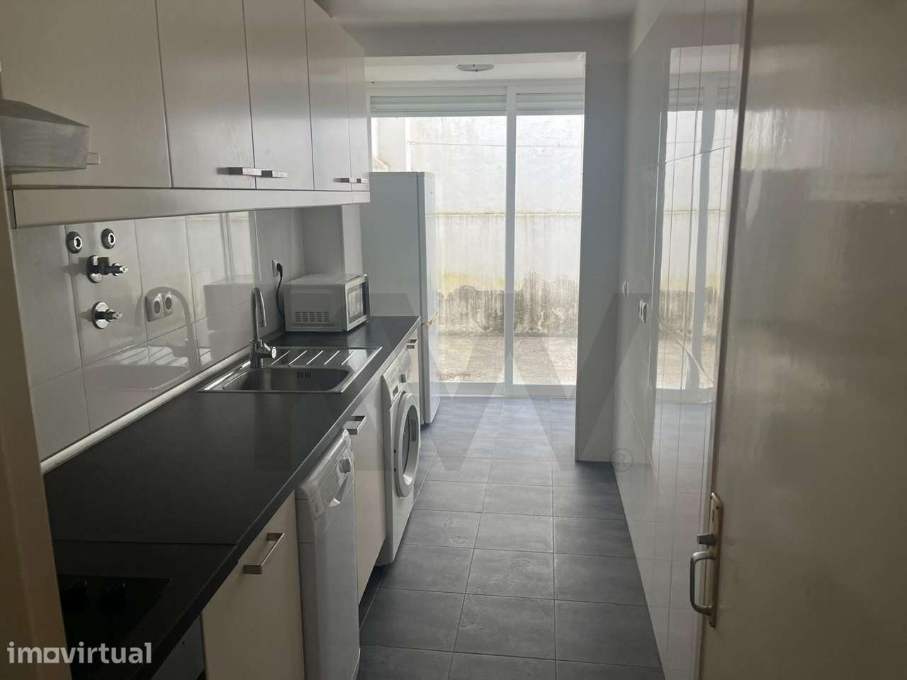 Apartamento T1 com logradouro em Algés | Mobilado e equipado para arre - Grande imagem: 5/12