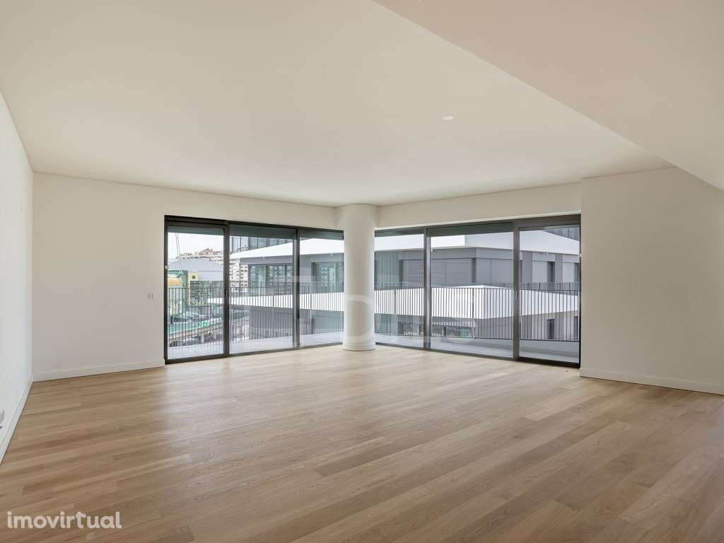 Apartamento T4 com varanda e estacionamento no Campo Grande - Grande imagem: 2/70