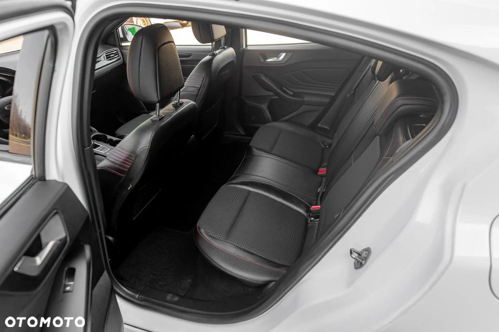 Ford Focus - 38