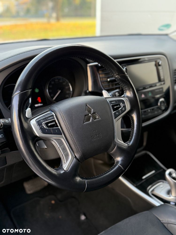 Mitsubishi Outlander PHEV Instyle NAVI + - 21