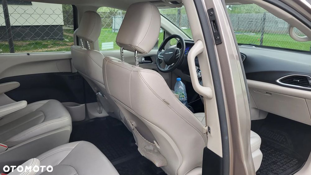 Chrysler Pacifica - 19