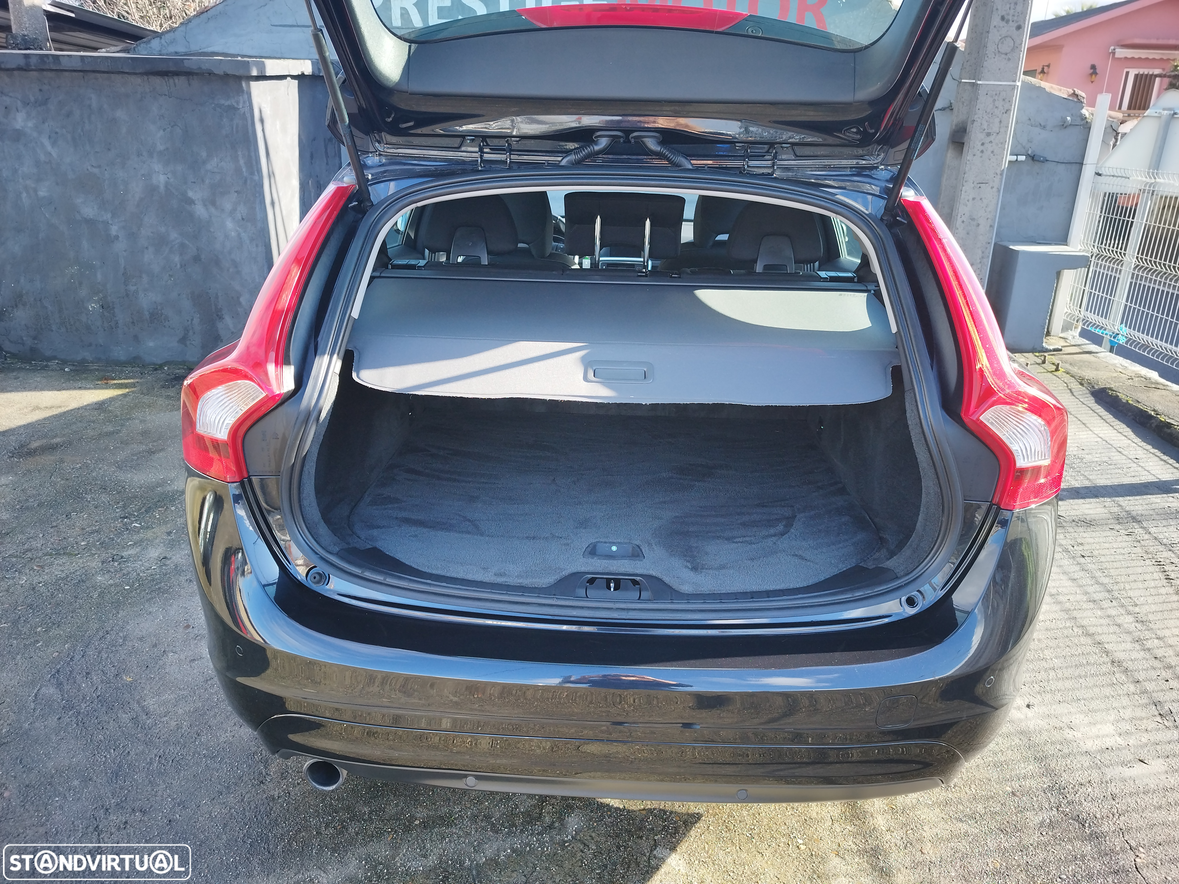 Volvo V60 D2 Momentum - 23