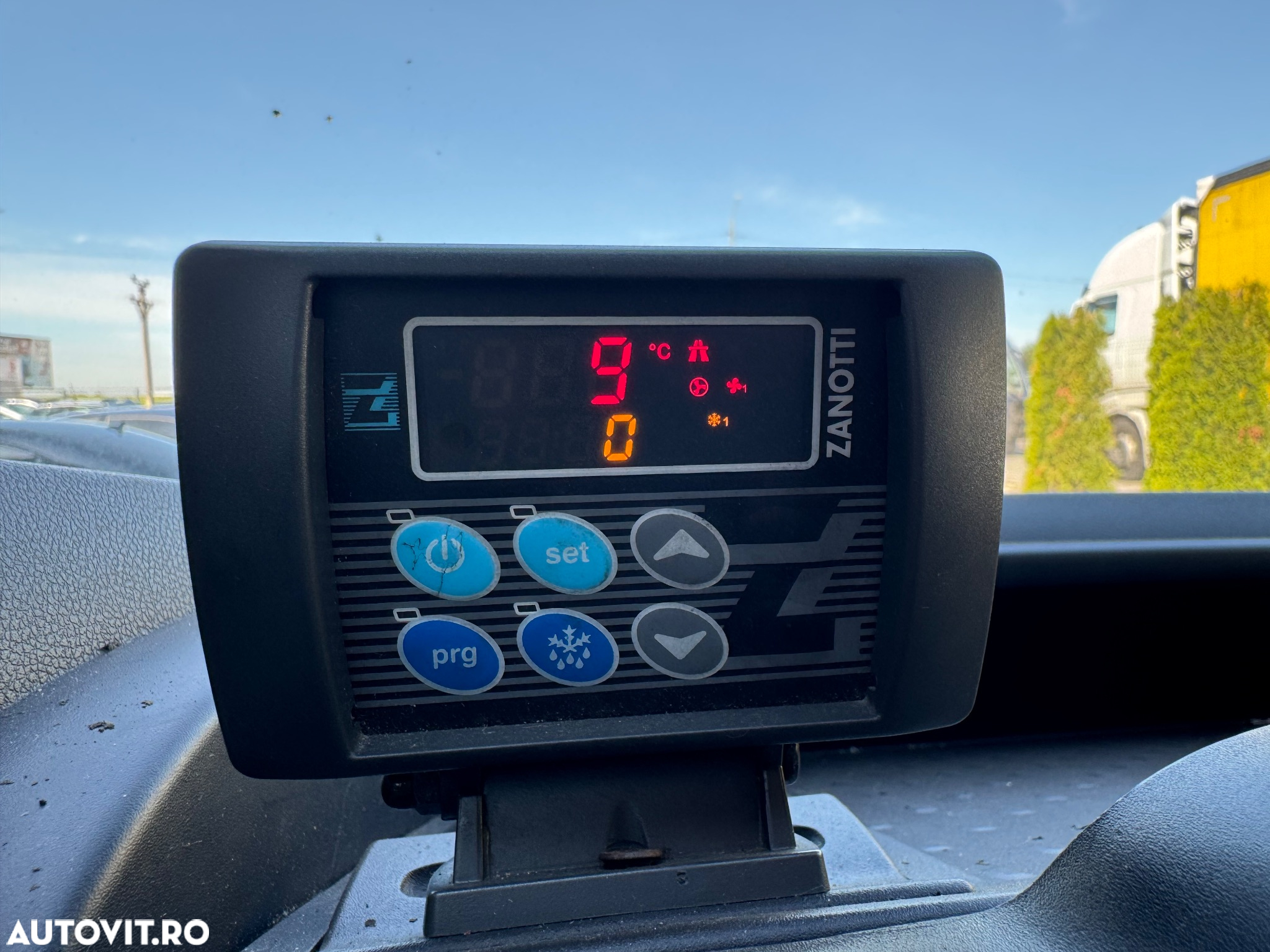 Renault Trafic - 10