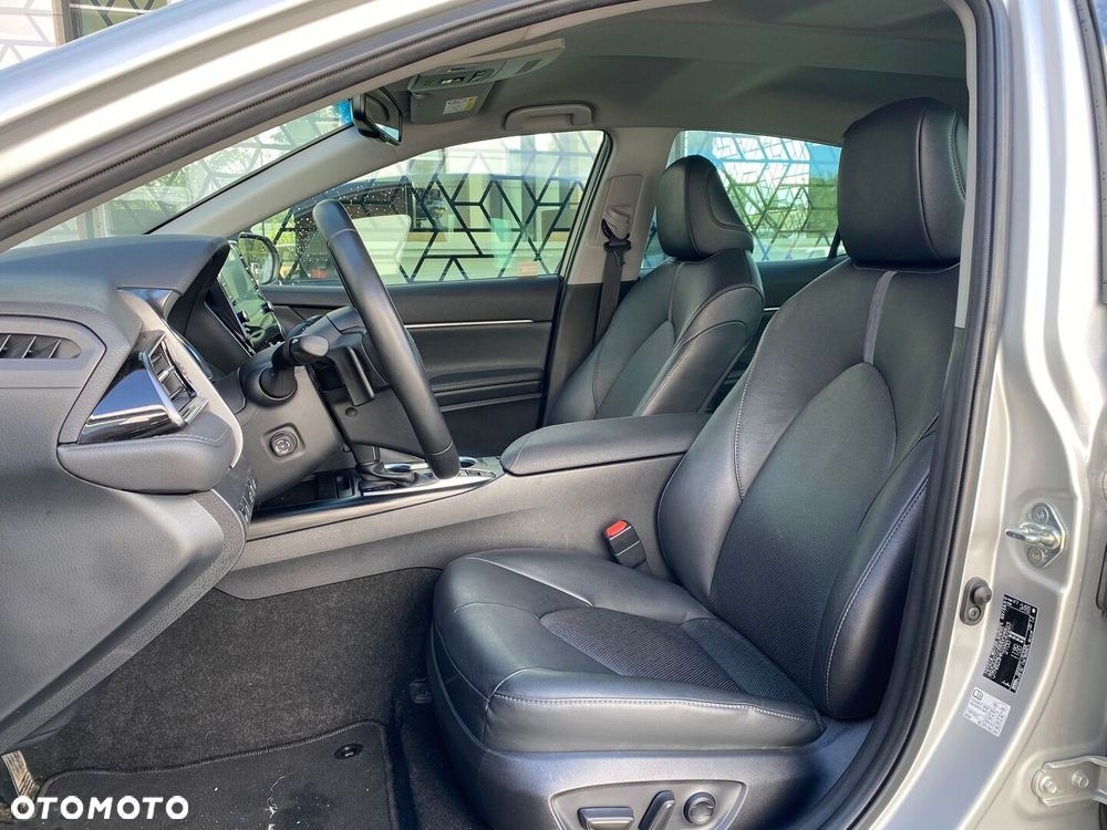 Toyota Camry 2.5 Hybrid Executive CVT - 6