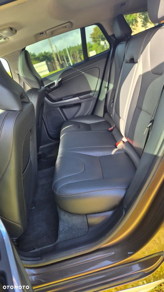 Volvo V60 Cross Country T5 AWD Momentum - 16