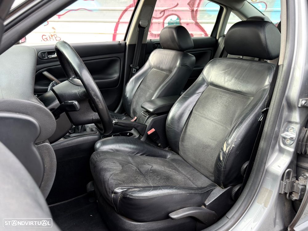 VW Passat 1.9 TDi Highline - 10