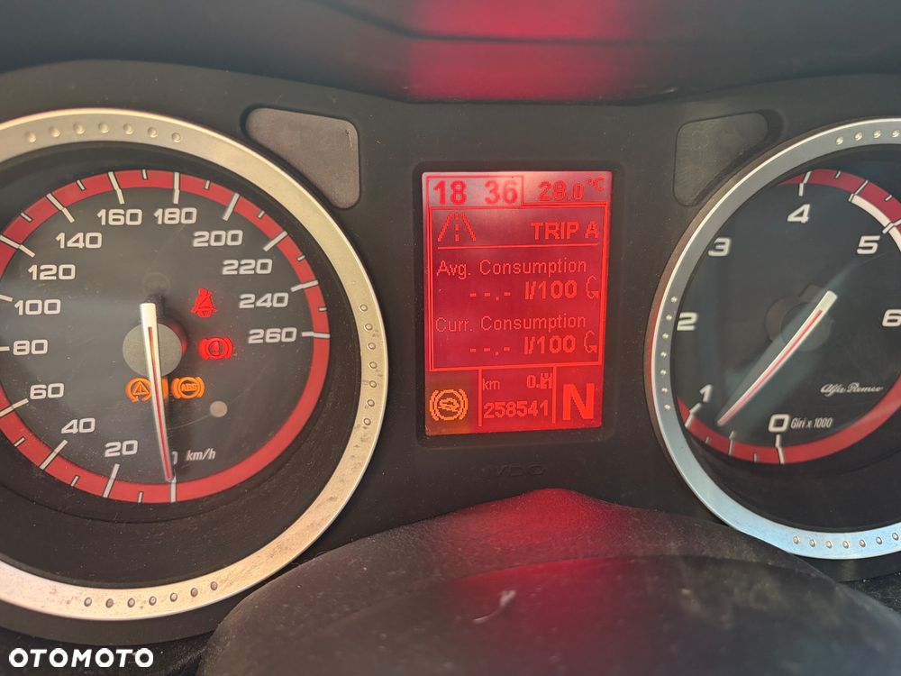 Alfa Romeo 159 2.4 JTDM 20V DPF Q-Tronic ti - 17