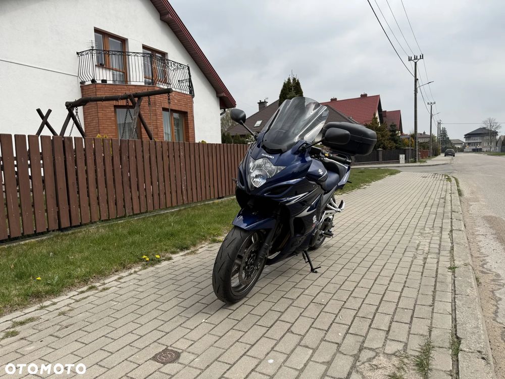 Suzuki GSX - 16