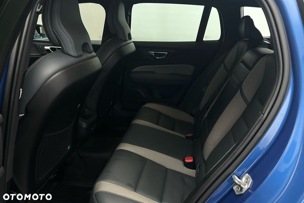Volvo V60 B4 D R-Design - 12