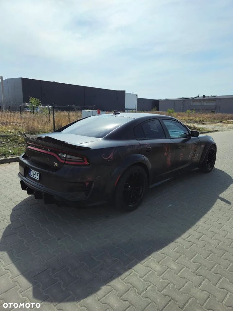 Dodge Charger 6.4 Scat Pack - 8