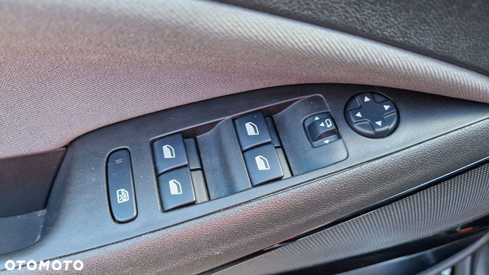 Opel Crossland X - 32