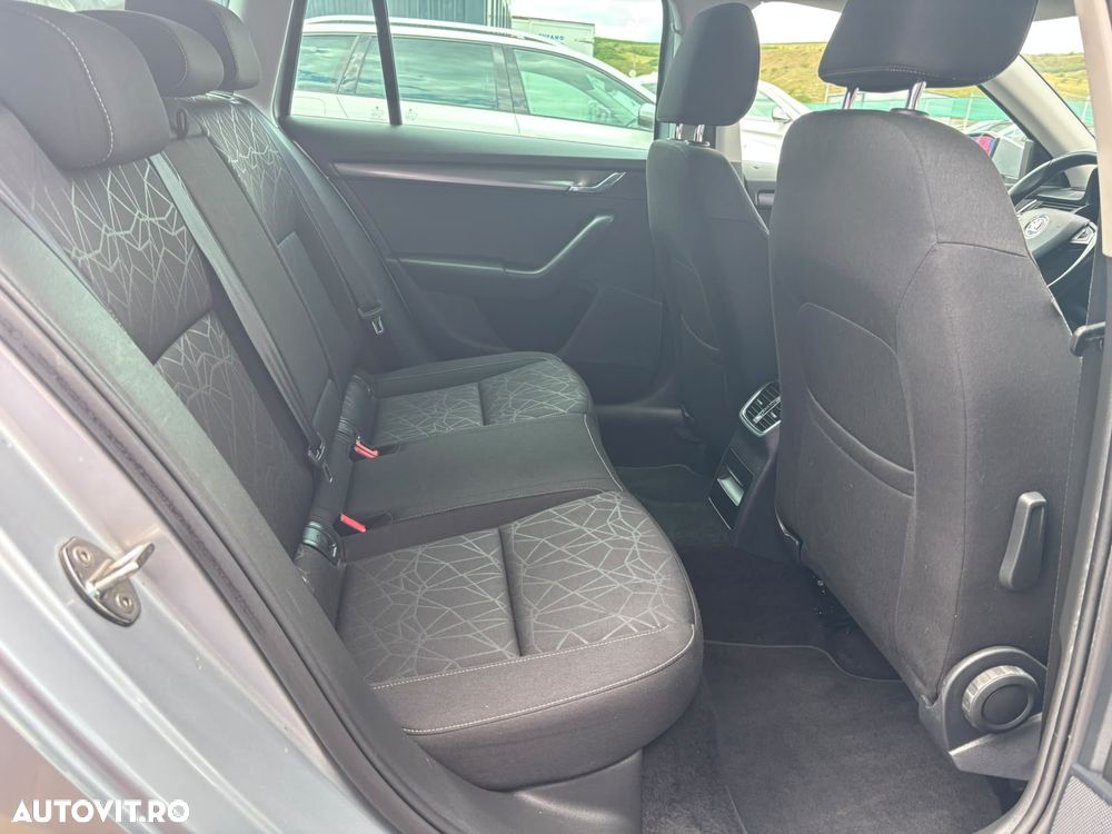 Skoda Octavia 1.6 TDI DSG Ambition - 34