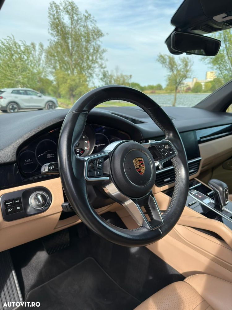 Porsche Cayenne - 11