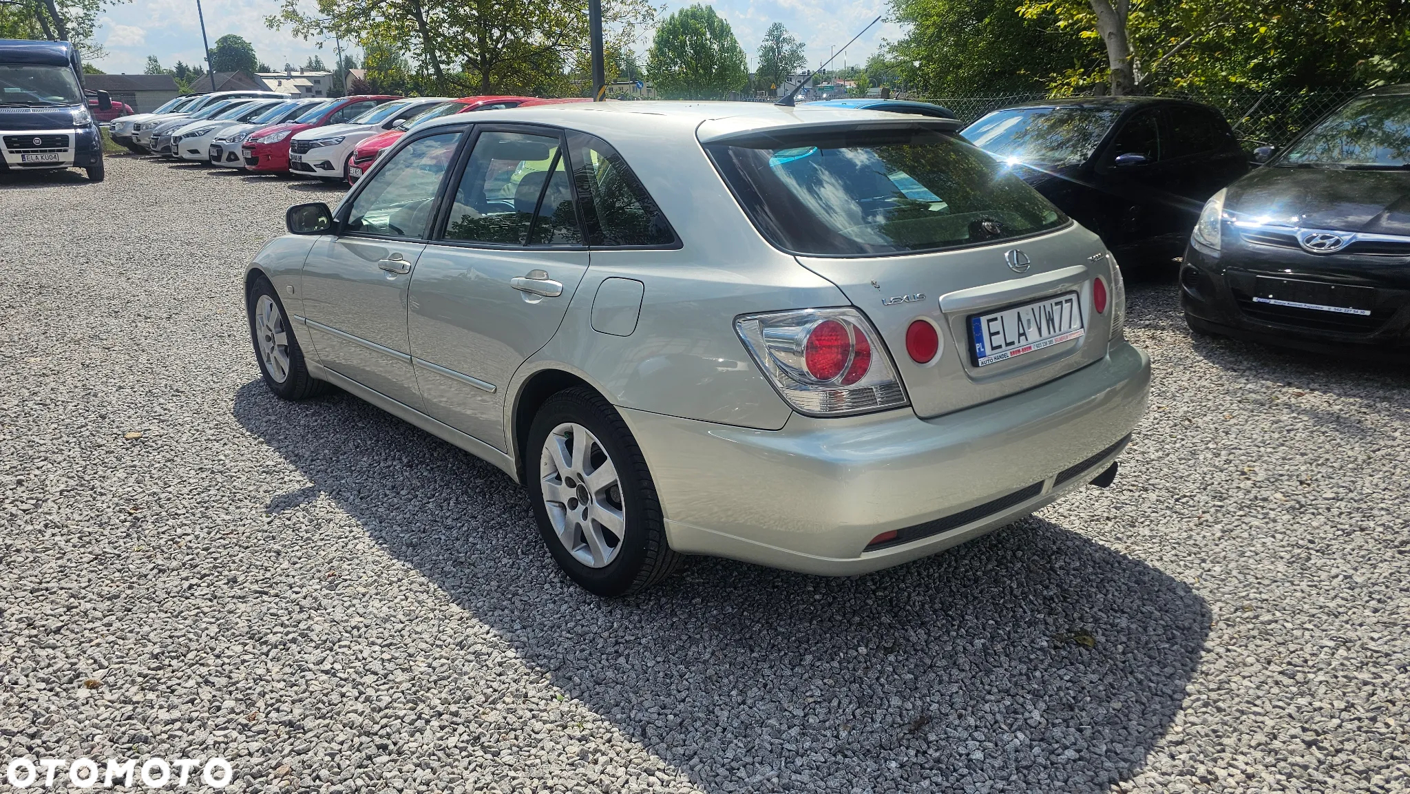 Lexus IS 200 SportCross - 4