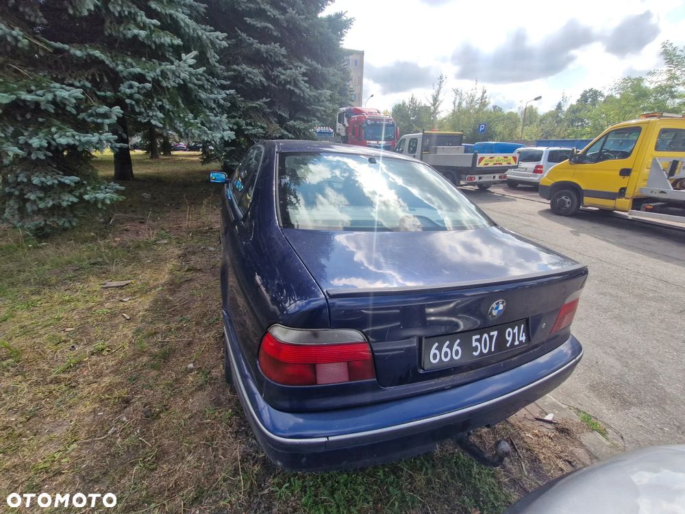 BMW E39- pojazd na części: maska, zderzak, drzwi, szyby, lusterka, chłodnica ... - 15