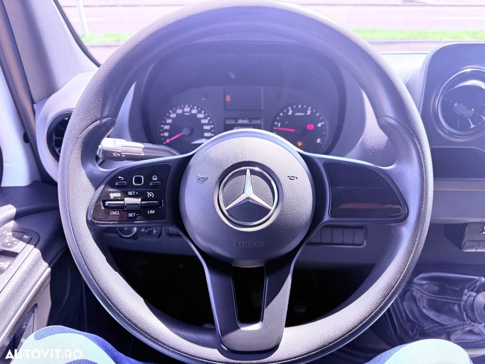 Mercedes-Benz Sprinter - 16