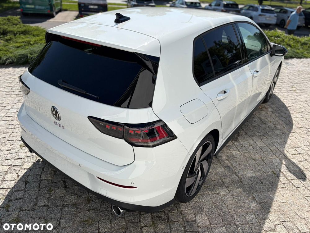 Volkswagen Golf - 6