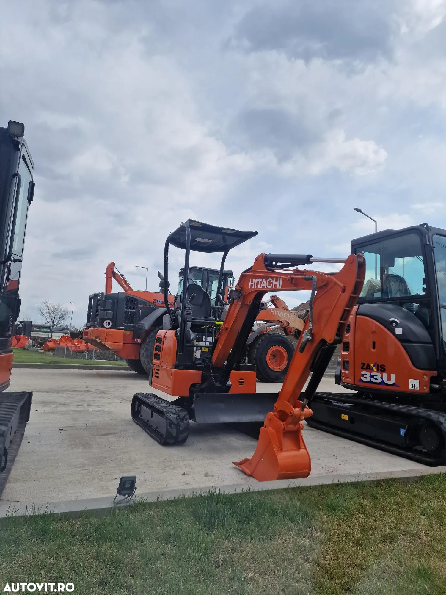 Hitachi ZX19, 2 tone, 2021, 1.689h, 19.900EUR+tva, CUPLA RAPIDA+3 cupe noi, rotire in gabarit, latime 1m, extinsii senile la 1,3m, FARA CABINA,  16CP, Inst picon, posibilitate leasing-PROMOTIE 19.900 EUR+Tva - 24