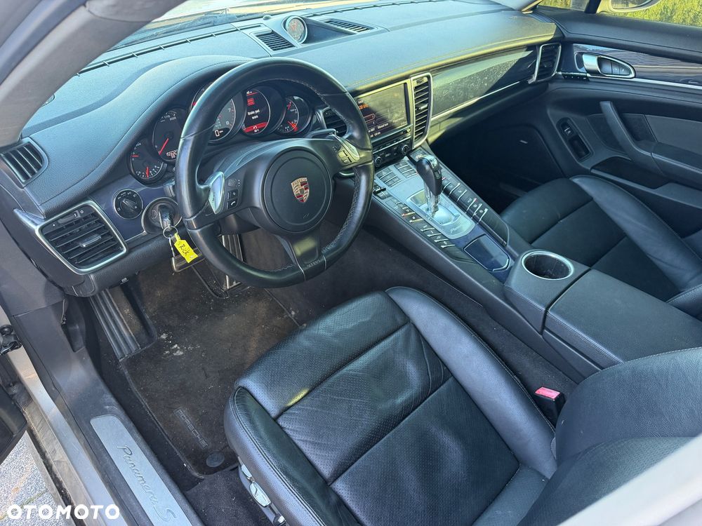 Porsche Panamera 4S - 13