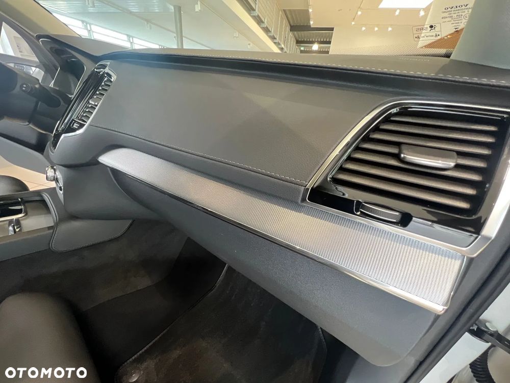 Volvo XC 90 B5 D AWD Ultimate Dark - 24